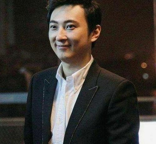 多多娱乐再掀热议，明星关系和动向持续变动引发关注