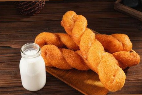 李梦背后：从小城少女到银幕迷雾中的坚韧身影